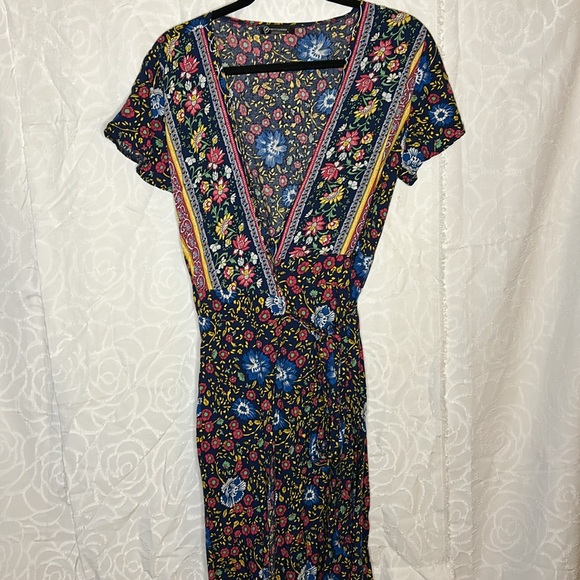 PRETTY GARDEN multi color boho floral print maxi wrap dress. Side slit. Size L - Picture 5 of 10